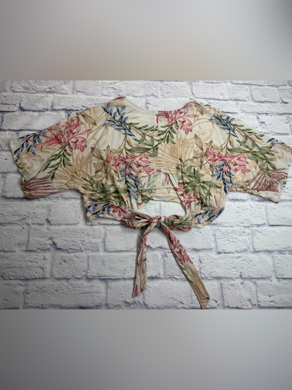 Hurley Floral Tie-Front Crop Top - Beige Multi. Size Large.